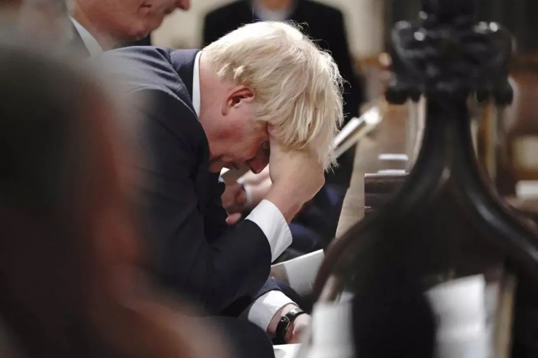 谁将成为新一任英国首相？英国政府可能发动女王将鲍里斯逼出唐宁街...